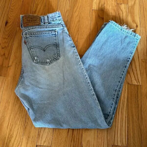 Levi’s 550 orange tab 15.5” waist 11.5” rise 29” inseam 19.5” at hips light wash